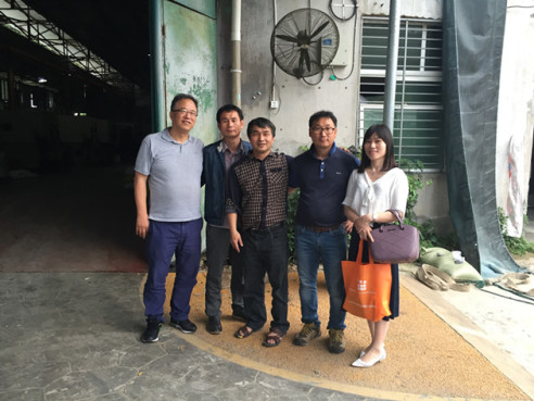 韓国の顧客がLeiyuan工場にGravel Stabilization Gridを訪問
